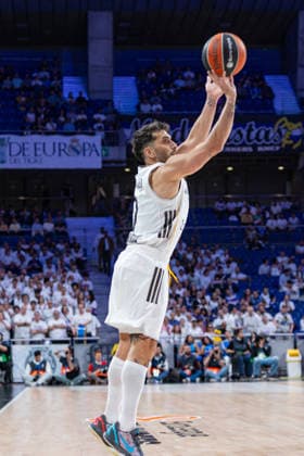 ESP Real Madrid v Hapoel IBI Tel Aviv Euroleague PlayOff Game 1 Facundo Campazzo of Real Madrid shoots for three during the Euroleague match, PlayOff Game 1, between Real Madrid and Hapoel IBI Tel Aviv played at Movistar Arena Stadium on April 29 2026 in Madrid Spain Madrid Spain Basketball Copyright: xAlbaxPachecox xAgenciaxLOFx