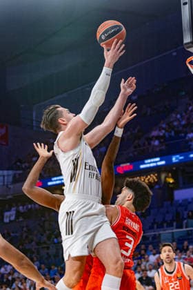 ESP Real Madrid v Hapoel IBI Tel Aviv Euroleague PlayOff Game 1 Mario Hezonja of Real Madrid in action during the Euroleague match, PlayOff Game 1, between Real Madrid and Hapoel IBI Tel Aviv played at Movistar Arena Stadium on April 29 2026 in Madrid Spain Madrid Spain Basketball Copyright: xAlbaxPachecox xAgenciaxLOFx