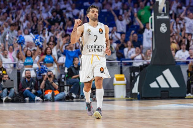 ESP Real Madrid v Hapoel IBI Tel Aviv Euroleague PlayOff Game 1 Facundo Campazzo of Real Madrid celebrates the shot for three points of Real Madrid during the Euroleague match, PlayOff Game 1, between Real Madrid and Hapoel IBI Tel Aviv played at Movistar Arena Stadium on April 29 2026 in Madrid Spain Spain Madrid Spain Basketball Copyright: xAlbaxPachecox xAgenciaxLOFx