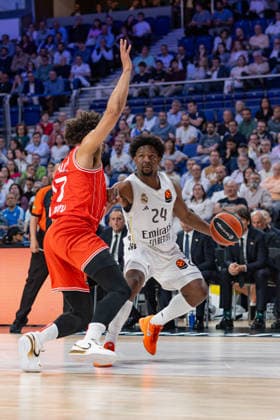 ESP Real Madrid v Hapoel IBI Tel Aviv Euroleague PlayOff Game 1 Andres Feliz in action of Real Madrid during the Euroleague match, PlayOff Game 1, between Real Madrid and Hapoel IBI Tel Aviv played at Movistar Arena Stadium on April 29 2026 in Madrid Spain Spain Madrid Spain Basketball Copyright: xAlbaxPachecox xAgenciaxLOFx