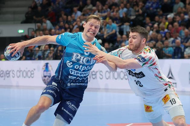 29 04 2026, xtgx, Handball, EHF Champions League 1 4 Final, Pick Szeged SC Magdeburg v l Janus Dadi Smarason Szeged, 3 , Elvar Orn Jonsson Magdeburg, 19 duel, duel, fight, tackle Szegend