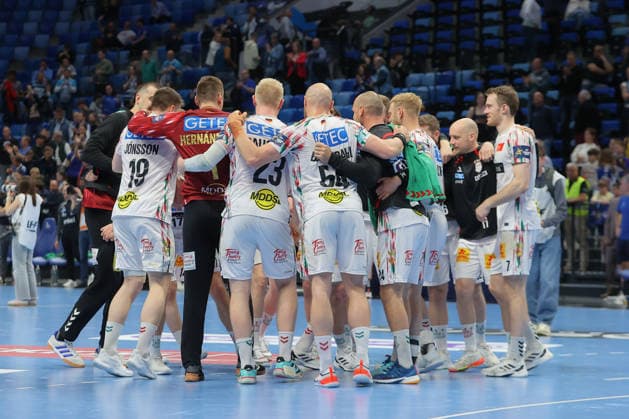 29 04 2026, xtgx, Handball, EHF Champions League 1 4 Final, Pick Szeged SC Magdeburg v l Magdeburg Cheering about the victory, cheering after the end of the match Szegend
