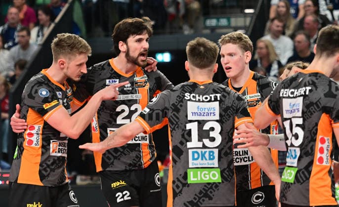 GER 1 VBL, Play Off Final, SVG Lueneburg vs Berlin Recycling Volleys 29 04 2026, GER 1 VBL, PLay Off Fnale, SVG Lueneburg vs Berlin Recycling Volleys, in the picture the Berlin team cheers nordphotoxGmbH xWitke nph00002