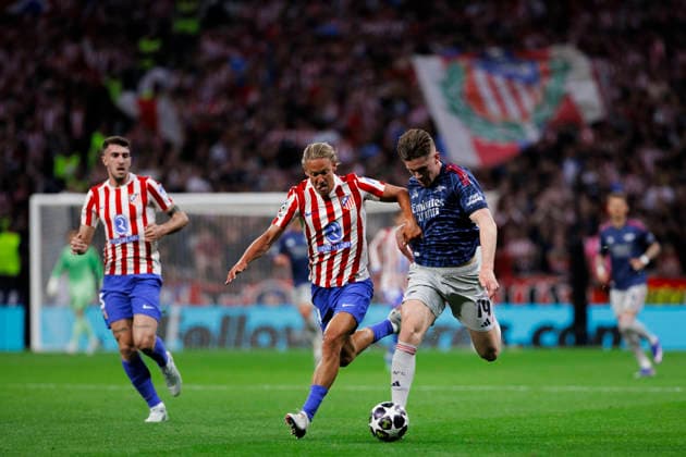 UEFA champions league - Atletico de Madrid vs Arsenal MADRID,SPAIN - 29 April:Viktor Gyokeres of Arsenal and Marcos Llorente of Atletico de Madrid in action during the UEFA Champions League 2025 26 semifinal first Leg match between Atletico de Madrid and Arsenal at Riyadh Air Metropolitano Stadium. (Photo by Guille Martinez f22photo) Madrid Riyadh Air Metropolitano Stadium Spain Copyright: xGuillermoxMartinezx