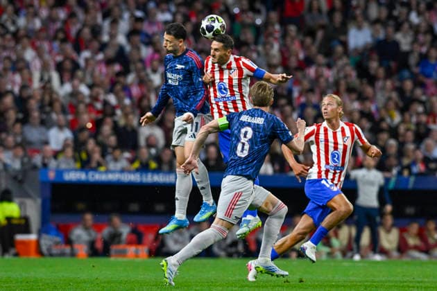April 29, 2026, Madrid, Madrid, Spain: KOKE of Atletico de Madrid disputes a ball GABRIEL MARTINELLI of Arsenal Football Club during the Champions League first semifinal match between ATLETICO DE MADRID and ARSENAL FOOTBALL CLUB, held on April 29, 2026, at the Riyadh Air Metropolitano, Madrid, Spain. ATLETICO DE MADRID Vs ARSENAL FOOTBALL CLUB Champions League Match, Season 25 26 (04.29.26)  - ZUMAc312 20260429_zsp_c312_220 Copyright: xOscarxManuelxSanchezx
