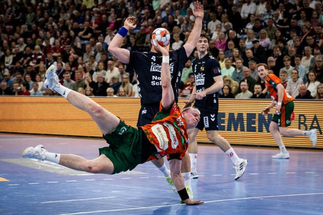 FLENSBURG, GERMANY - APRIL 29: Justus Fischer (Recken - TSV Hannover-Burgdorf, 54) in attack during the EHF European League quarter-final match between SG Flensburg-Handewitt vs Recken - TSV Hannover-Burgdorf at GP JOULE Arena, on matchday April 29, 2026 in Flensburg, Germany. Schleswig-Holstein Germany Copyright: xMarioxM.xKobergx