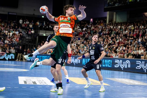 FLENSBURG, GERMANY - APRIL 29: Thomas Alfred Solstad (Recken - TSV Hannover-Burgdorf, 44) in attack during the EHF European League quarter-final match between SG Flensburg-Handewitt vs Recken - TSV Hannover-Burgdorf at GP JOULE Arena, on matchday April 29, 2026 in Flensburg, Germany. Schleswig-Holstein Germany Copyright: xMarioxM.xKobergx