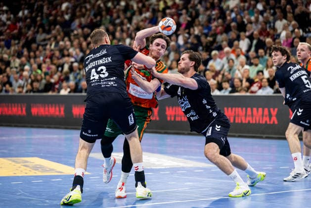 FLENSBURG, GERMANY - APRIL 29: Blaz Blagotinsek (SG Flensburg-Handewitt, 43), Leif Tissier (Recken - TSV Hannover-Burgdorf, 07), Johannes Golla (SG Flensburg-Handewitt, 04) during the EHF European League quarter-final match between SG Flensburg-Handewitt vs Recken - TSV Hannover-Burgdorf at GP JOULE Arena, on matchday April 29, 2026 in Flensburg, Germany. Schleswig-Holstein Germany Copyright: xMarioxM.xKobergx