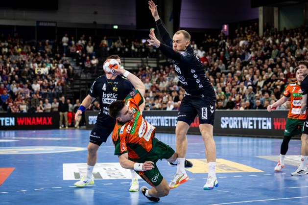 FLENSBURG, GERMANY - APRIL 29: Renars Uscins (Recken - TSV Hannover-Burgdorf, 10) against Simon Pytlick (SG Flensburg-Handewitt, 02) during the EHF European League quarter-final match between SG Flensburg-Handewitt vs Recken - TSV Hannover-Burgdorf at GP JOULE Arena, on matchday April 29, 2026 in Flensburg, Germany. Schleswig-Holstein Germany Copyright: xMarioxM.xKobergx