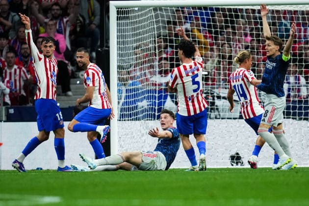 260429 Viktor Gyökeres and Martin odegaard of Arsenal during the UEFA Champions League semifinal match between Atletico Madrid and Arsenal on April 29, 2026 in Madrid Photo Bagu Blanco BILDBYRAN COP 18 XY0118 fotboll football soccer fotball uefa champions league champions league semifinal semifinals atletico madrid arsenal bbeng  Copyright: BAGUxBLANCO BB260429BB396