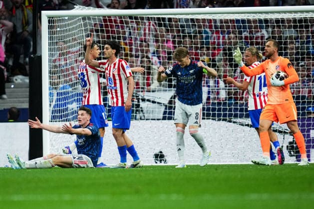 260429 Viktor Gyökeres and Martin odegaard of Arsenal during the UEFA Champions League semifinal match between Atletico Madrid and Arsenal on April 29, 2026 in Madrid Photo Bagu Blanco BILDBYRAN COP 18 XY0118 fotboll football soccer fotball uefa champions league champions league semifinal semifinals atletico madrid arsenal bbeng  Copyright: BAGUxBLANCO BB260429BB398