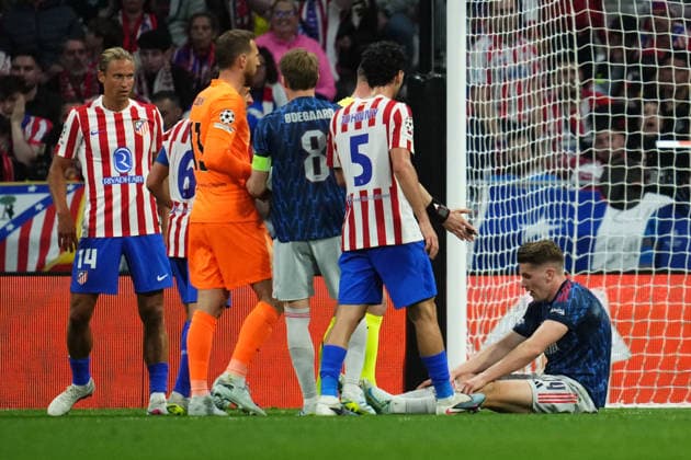 ESP: Atletico de Madrid - Arsenal FC. UEFA Champions League. Semi-Finals, first leg. The referee signals a penalty against Viktor Gyokeres of Arsenal FC during the UEFA Champions League match, Semi-Finals, firstd leg, between Atletico de Madrid and Arsenal FC played at Riyadh Metropolitano Stadium on April 29, 2026 in Madrid. kpng Copyright: xBaguxBlancox xPRESSINPHOTOx PS_260429_ATL_ARS_2526_023