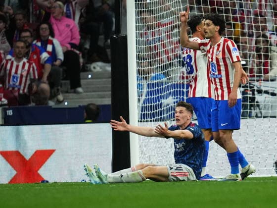 ESP: Atletico de Madrid - Arsenal FC. UEFA Champions League. Semi-Finals, first leg. The referee signals a penalty against Viktor Gyokeres of Arsenal FC during the UEFA Champions League match, Semi-Finals, firstd leg, between Atletico de Madrid and Arsenal FC played at Riyadh Metropolitano Stadium on April 29, 2026 in Madrid. kpng Copyright: xBaguxBlancox xPRESSINPHOTOx PS_260429_ATL_ARS_2526_024