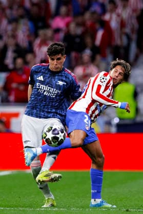 UEFA champions league - Atletico de Madrid vs Arsenal MADRID,SPAIN - 29 April:Giuliano Simeone of Atletico de Madrid and Piero Hincapie of Arsenal in action during the UEFA Champions League 2025 26 semifinal first Leg match between Atletico de Madrid and Arsenal at Riyadh Air Metropolitano Stadium. (Photo by Guille Martinez f22photo) Madrid Riyadh Air Metropolitano Stadium Spain Copyright: xGuillermoxMartinezx