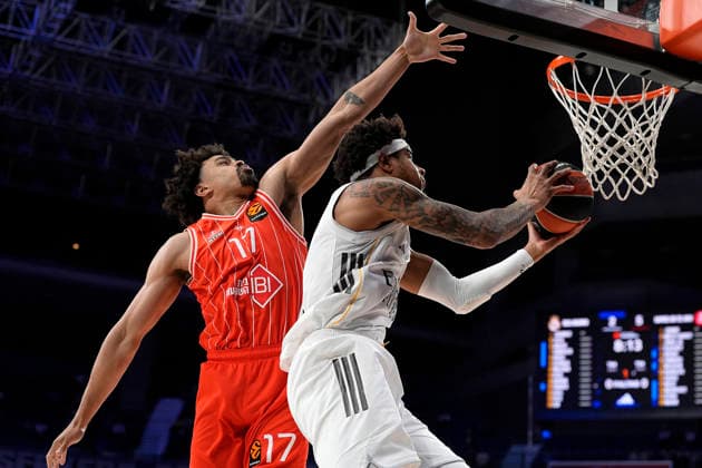 REAL MADRID v HAPOEL IBI TEL AVIV. EUROLEAGUE 2025 2026. PLAY OFFS. GAME 1 Real Madrid s Chuma Okeke (r) and Hapoel Ibi Tel Aviv s Collin Malcolm during Euroleague Play-offs Game 1 match. April 29, 2026. (ALTERPHOTOS Acero) MadridSpain  Copyright: xAcerox