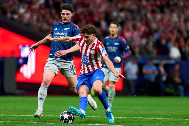 Julian Alvarez of Atletico de Madrid battles for the ball with Declan Rice of Arsenal FC during the UEFA Champions League match between Atletico de Madrid and Arsenal FC at Riyadh Air Metropolitano on April 29, 2026. - 29 04 2026 - Spain Madrid Madrid -  LGMx xLexPictorium LePictorium_0332807
