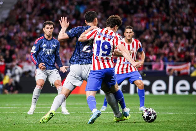 UEFA Champions League semifinals Atletico de Madrid vs Arsenal April 29, Madrid, Madrid, Spain Julian Alvarez fight for the ball with Saliba during UEFA Champions League 2025 26 match beetween Atletico de Madrid and Arsenal at Riyadh Air Metropolitano on April 29, 2026, in Madrid, Spain Madrid Spain Madrid Spain Madrid Madrid Madrid Spain Real Madrid C F v Manchester City UEFA Champions League 2025 Copyright: xAlejandroxMatiasx