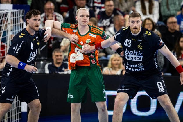 FLENSBURG, GERMANY - APRIL 29: Johannes Golla (SG Flensburg-Handewitt, 04), Justus Fischer (Recken - TSV Hannover-Burgdorf, 54), Blaz Blagotinsek (SG Flensburg-Handewitt, 43) during the EHF European League quarter-final match between SG Flensburg-Handewitt vs Recken - TSV Hannover-Burgdorf at GP JOULE Arena, on matchday April 29, 2026 in Flensburg, Germany. Schleswig-Holstein Germany Copyright: xMarioxM.xKobergx