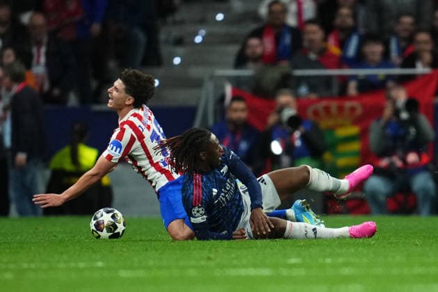 ESP: Atletico de Madrid - Arsenal FC. UEFA Champions League. Semi-Finals, first leg. Eberechi Eze of Arsenal FC and Julian Alvarez of Atletico de Madrid during the UEFA Champions League match, Semi-Finals, firstd leg, between Atletico de Madrid and Arsenal FC played at Riyadh Metropolitano Stadium on April 29, 2026 in Madrid. kpng Copyright: xBaguxBlancox xPRESSINPHOTOx PS_260429_ATL_ARS_2526_066