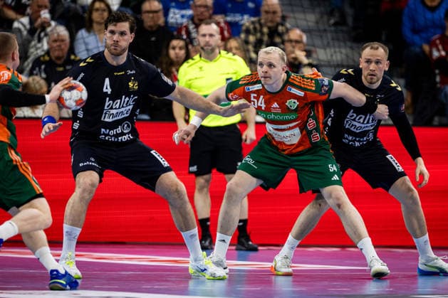FLENSBURG, GERMANY - APRIL 29: Johannes Golla (SG Flensburg-Handewitt, 04), Justus Fischer (Recken - TSV Hannover-Burgdorf, 54), Simon Pytlick (SG Flensburg-Handewitt, 02) during the EHF European League quarter-final match between SG Flensburg-Handewitt vs Recken - TSV Hannover-Burgdorf at GP JOULE Arena, on matchday April 29, 2026 in Flensburg, Germany. Schleswig-Holstein Germany Copyright: xMarioxM.xKobergx