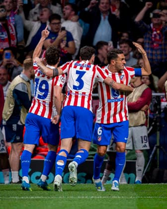 Atletico de Madrid v Arsenal FC - UEFA Champions League 2025 26 Semi Final First Leg MADRID, SPAIN - APRIL 29: Julian Alvarez of Atletico de Madrid (L) celebrates his goal with Matteo Ruggeri (C) and Jorge Resurreccion Koke of Atletico de Madrid (R) during the UEFA Champions League 2025 26 Semi Final First Leg match between Atletico de Madrid and Arsenal FC at Estadio Riyadh Air Metropolitano on April 29, 2026 in Madrid, Spain. Madrid Estadio Riyadh Air Metropolitano Madrid Spain Copyright: xAlbertoxGardinx AGardin_20260429_Foot_Cham_Atl_Mad_Ars_0206