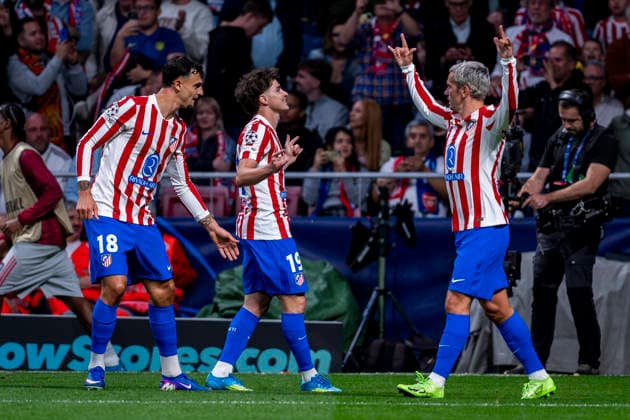 Atletico de Madrid v Arsenal FC - UEFA Champions League 2025 26 Semi Final First Leg MADRID, SPAIN - APRIL 29: Players of Atletico de Madrid (from L to R) Marc Pubill, Julian Alvarez, Antoine Griezmann celebrates a goal during the UEFA Champions League 2025 26 Semi Final First Leg match between Atletico de Madrid and Arsenal FC at Estadio Riyadh Air Metropolitano on April 29, 2026 in Madrid, Spain. Madrid Estadio Riyadh Air Metropolitano Madrid Spain Copyright: xAlbertoxGardinx AGardin_20260429_Foot_Cham_Atl_Mad_Ars_0207