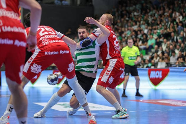 79Costa, Martim SPORTING in action during the match between Sporting Clube de Portugal vs AALBORG HANDBOLD, valid for Machineseeker EHF Champions League Quarter-finals 2025 2026 at Pavilhao Joao Rocha in Lisbon on 29 Apri 2026. Lisbon Pavilhao Joao Rocha Lisbon Portugal Copyright: xIMAGOx xPRIMExSPORTSxIMAGESx xANGELOxMOREIRAx