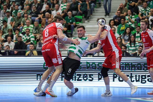 8Gurri, Jan SPORTING in action during the match between Sporting Clube de Portugal vs AALBORG HANDBOLD, valid for Machineseeker EHF Champions League Quarter-finals 2025 2026 at Pavilhao Joao Rocha in Lisbon on 29 Apri 2026. Lisbon Pavilhao Joao Rocha Lisbon Portugal Copyright: xIMAGOx xPRIMExSPORTSxIMAGESx xANGELOxMOREIRAx