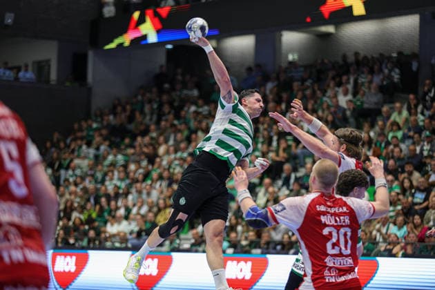 13Salvador, Salvador SPORTING in action during the match between Sporting Clube de Portugal vs AALBORG HANDBOLD, valid for Machineseeker EHF Champions League Quarter-finals 2025 2026 at Pavilhao Joao Rocha in Lisbon on 29 Apri 2026. Lisbon Pavilhao Joao Rocha Lisbon Portugal Copyright: xIMAGOx xPRIMExSPORTSxIMAGESx xANGELOxMOREIRAx