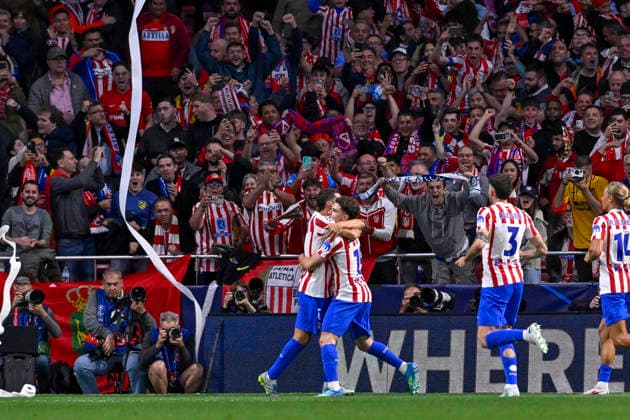 April 29, 2026, Madrid, Madrid, Spain: JULIAN ALVAREZ of Atletico de Madrid celebrates with teammates after scoring during the Champions League first semifinal match between ATLETICO DE MADRID and ARSENAL FOOTBALL CLUB, held on April 29, 2026, at the Riyadh Air Metropolitano, Madrid, Spain. ATLETICO DE MADRID Vs ARSENAL FOOTBALL CLUB Champions League Match, Season 25 26 (04.29.26)  - ZUMAc312 20260429_zsp_c312_269 Copyright: xOscarxManuelxSanchezx