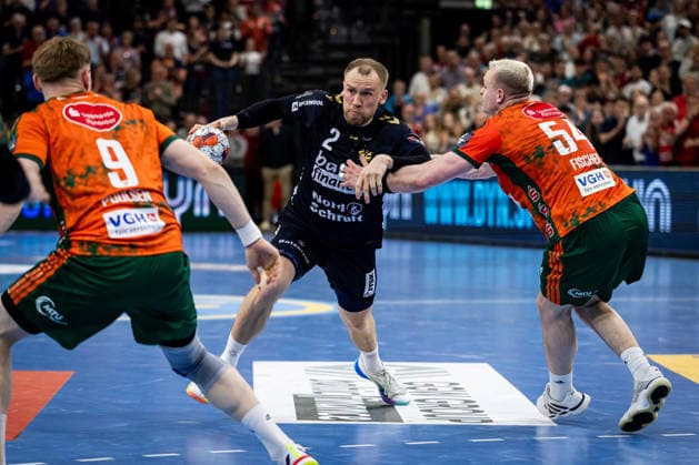 FLENSBURG, GERMANY - APRIL 29: Vilhelm Poulsen (Recken - TSV Hannover-Burgdorf, 09), Simon Pytlick (SG Flensburg-Handewitt, 02), Justus Fischer (Recken - TSV Hannover-Burgdorf, 54) during the EHF European League quarter-final match between SG Flensburg-Handewitt vs Recken - TSV Hannover-Burgdorf at GP JOULE Arena, on matchday April 29, 2026 in Flensburg, Germany. Schleswig-Holstein Germany Copyright: xMarioxM.xKobergx