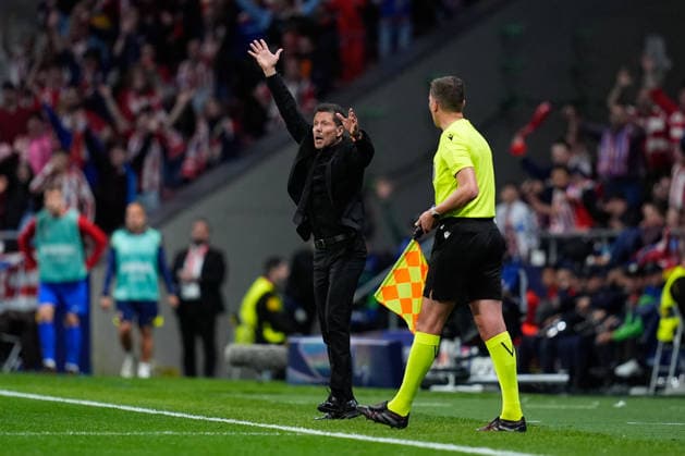 April 29, 2026, Madrid, Madrid, Spain: Diego Pablo Simeone, head coach of Atletico de Madrid, protests during the UEFA Champions League 2025 26 League Semi Final First Leg match between Atletico de Madrid and Arsenal FC at Riyadh Air Metropolitano on April 29, 2026, in Madrid, Spain. Madrid Spain - ZUMAa181 20260429_zaa_a181_383 Copyright: xDennisxAgyemanx