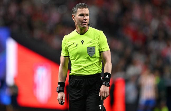 Atletico Madrid v Arsenal - UEFA Champions League MADRID, SPAIN - APRIL 29: Referee Danny Makkelie is seen during the first leg of the UEFA Champions League semifinals match between Atletico Madrid and Arsenal at Riyadh Air Metropolitano Stadium in Madrid, Spain on April 29, 2026. Burak Akbulut Anadolu Madrid Spain. Editorial use only. Please get in touch for any other usage.  Copyright: x2026xAnadoluxBurakxAkbulutx