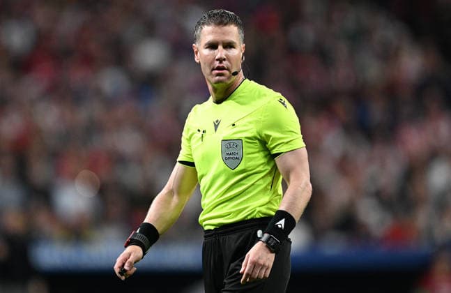 Atletico Madrid v Arsenal - UEFA Champions League MADRID, SPAIN - APRIL 29: Referee Danny Makkelie is seen during the first leg of the UEFA Champions League semifinals match between Atletico Madrid and Arsenal at Riyadh Air Metropolitano Stadium in Madrid, Spain on April 29, 2026. Burak Akbulut Anadolu Madrid Spain. Editorial use only. Please get in touch for any other usage.  Copyright: x2026xAnadoluxBurakxAkbulutx
