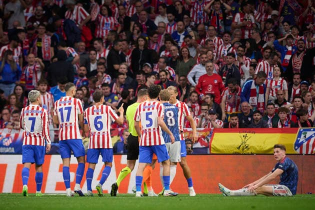 Atletico de Madrid v Arsenal FC - UEFA Champions League 2025 2026 Semi-final, 1st leg Atletico de Madrid s protest to referee Danny Makkelie during Champions League 2025 2026, semi-final, 1st leg, April 29 ,2026. (ALTERPHOTOS Ropero) MadridSpain  Copyright: xRoperox