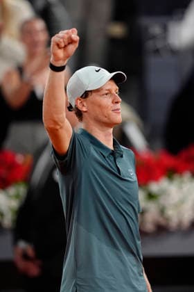 2026 Mutua Madrid Open in Madrid - 29 Apr 2026 Jannik Sinner of Italy celebrates victory after the match against Rafa Jódar of Spain (not in view) during the Men’s Singles quarter-final match of the 2026 Mutua Madrid Open at La Caja Magica. Madrid Spain Copyright: xGokhanxTanerx xSOPAxImagesx GTANER_SOPAImages_MutuaMadridOpenTennis_Madrid_ESP_29042026_00048