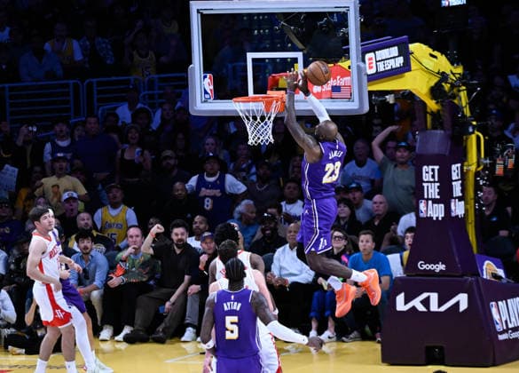 NBA, Basketball Herren, USA Playoff: Los Angeles Lakers vs Houston Rockets in Los Angeles LOS ANGELES, CA - APRIL 29: LeBron James of Lakers baskets during the NBA playoffs game 5 between Los Angeles Lakers and Houston Rockets at the Crypto.com Arena on April 29, 2026 in Los Angeles, California, United States. Tayfun Coskun Anadolu California United States. Editorial use only. Please get in touch for any other usage.  Copyright: x2026xAnadoluxTayfunxCoskunx