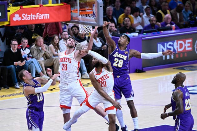 NBA, Basketball Herren, USA Playoff: Los Angeles Lakers vs Houston Rockets in Los Angeles LOS ANGELES, CA - APRIL 29: Alperen Sengun (28) of Rockets baskets during the NBA playoffs game 5 between Los Angeles Lakers and Houston Rockets at the Crypto.com Arena on April 29, 2026 in Los Angeles, California, United States. Tayfun Coskun Anadolu California United States. Editorial use only. Please get in touch for any other usage.  Copyright: x2026xAnadoluxTayfunxCoskunx