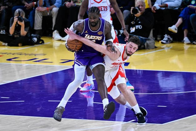 NBA, Basketball Herren, USA Playoff: Los Angeles Lakers vs Houston Rockets in Los Angeles LOS ANGELES, CA - APRIL 29: Alperen Sengun (right) of Rockets in action against Deandre Ayton (left) of Lakers during the NBA playoffs game 5 between Los Angeles Lakers and Houston Rockets at the Crypto.com Arena on April 29, 2026 in Los Angeles, California, United States. Tayfun Coskun Anadolu California United States. Editorial use only. Please get in touch for any other usage.  Copyright: x2026xAnadoluxTayfunxCoskunx