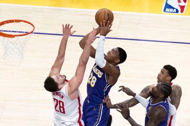NBA, Basketball Herren, USA Playoff 2026: Rockets 99:93 Lakers Los Angeles Lakers’ Rui Hachimura (28) shoots against Houston Rockets’ Alperen Sengun (28) during Game 5 of a first-round NBA playoff series at Crypto.com Arena on Wednesday, April 29, 2026 in Los Angeles. Los Angeles United States Copyright: xRingoxChiux xSOPAxImagesx 20260429RC.Lakers056