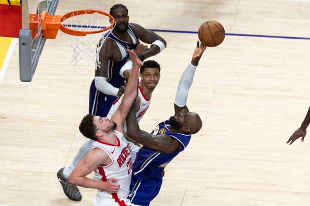 NBA, Basketball Herren, USA Playoff 2026: Rockets 99:93 Lakers Los Angeles Lakers’ LeBron James (23) shoots against Houston Rockets’ Alperen Sengun (28) during Game 5 of a first-round NBA playoff series at Crypto.com Arena on Wednesday, April 29, 2026 in Los Angeles. Los Angeles United States Copyright: xRingoxChiux xSOPAxImagesx 20260429RC.Lakers072