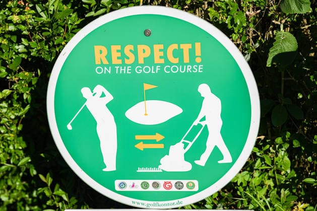 German Hole Playing Championship Men GC Urloffen 2026, 30 04 2026 Shield with Respect On the Golf course German Hole Playing Championship Men GC Urloffen 2026, 30 04 2026 Copyright: xBEAUTIFULxSPORTS Boscox