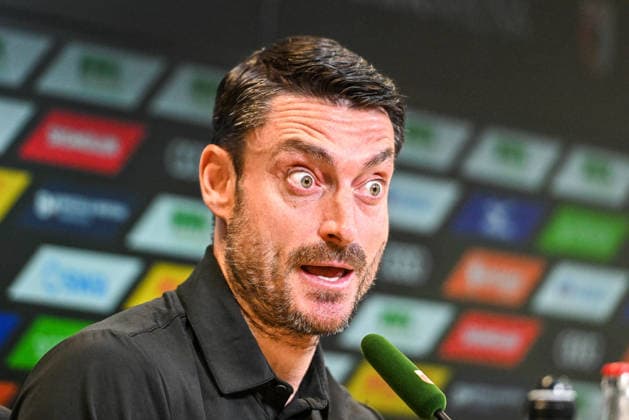 GER, 1. FBL, FC Augsburg vs Eintracht Frankfurt 25.04.2026, WWK-Arena, Augsburg, GER, 1. FBL, FC Augsburg vs Eintracht Frankfurt, im Bild Albert Riera (Frankfurt), Pressekonferenz nach Spielende *** GER, 1 FBL, FC Augsburg vs Eintracht Frankfurt 25 04 2026, WWK Arena, Augsburg, GER, 1 FBL, FC Augsburg vs Eintracht Frankfurt, in the picture Albert Riera Frankfurt , Press conference after the match nordphotoxGmbHx xHafner nph00200