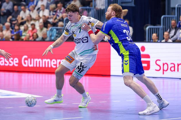 30 04 2026, Handball, 1 HBL, VfL Gummersbach Frisch Auf Göppingen, Season 2025 2026 Men, Schwalbe Arena Victor Klove Frisch Auf Göppingen 07 in duel against Tom Kiesler VfL Gummersbach 30 North Rhine-Westphalia Germany