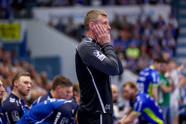 30 04 2026, Handball, 1 HBL, VfL Gummersbach Frisch Auf Göppingen, Season 2025 2026 Men, Schwalbe Arena Head coach Guojon Valur Sigurosson VfL Gummersbach hc disappointed Disappointment gesticulating on the sidelines North Rhine-Westphalia Germany