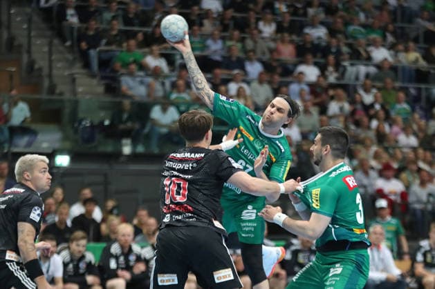 Handball DAIKIN HBL, SC DHfK Leipzig HC Erlangen 30 04 2026 Dean Bombac 67, SC DHfK Leipzig throws handball, DAIKIN HBL, 1 Bundesliga, Season 2025 2026, Matchday 30 SC DHfK Leipzig vs HC Erlangen on 30 04 2026 at the Quarterback Immobilien Arena Leipzig Copyright: xBEAUTIFULxSPORTS JanxKaeferx