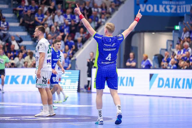 30 04 2026, Handball, 1 HBL, VfL Gummersbach Frisch Auf Göppingen, Season 2025 2026 Men, Schwalbe Arena Ellioi Snaer Vioarsson VfL Gummersbach 04 cheering North Rhine-Westphalia Germany