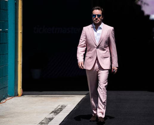 Miami Grand Prix 2026 - Fernando Alonso - Media Day FERNANDO ALONSO (ESP) of Aston Martin Aramco Formula One Team wearing a pink BOSS Suit arriving in style in the paddock on Thursday (Media Day) during the 2026 Formula 1 Crypto.com Miami Grand Prix at the Miami International Autodrome on April 30, 2026. Photo by Antoine Lapeyre ABACAPRESS.COM Miami United States  Copyright: xLapeyrexAntoine ABACAx