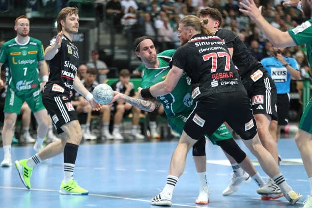 Handball DAIKIN HBL, SC DHfK Leipzig HC Erlangen 30 04 2026 Dean Bombac 67, SC DHfK Leipzig is grabbed by Maciej Gebala 77, HC Erlangen Handball, DAIKIN HBL, 1 Bundesliga, Season 2025 2026, Matchday 30 SC DHfK Leipzig vs HC Erlangen on 30 04 2026 at Quarterback Immobilien Arena Leipzig Copyright: xBEAUTIFULxSPORTS JanxKaeferx