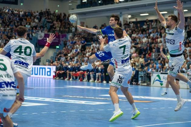 Ludwig Hallbaeck, back court, VfL Gummersbach 20 , Victor Kloeve, back court, Frisch Auf Goeppingen 7 , Elias Newel, back court, Frisch Auf Goeppingen 40 , VfL Gummersbach vs Frisch Auf Goeppingen, Daikin Handball Bundesliga, Men , 30 Matchday, 30 04 2026 Gummersbach NRW Germany Copyright: xkolbert-press MartinxWdziecznyx